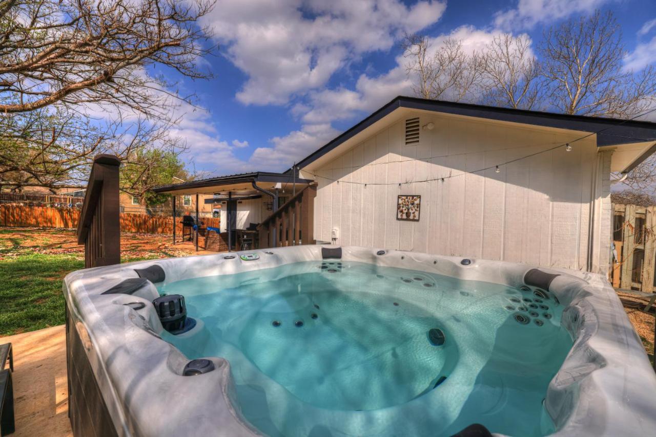 Bayer Guest Haus-Hot Tub And Fire Pit Villa Fredericksburg Eksteriør bilde